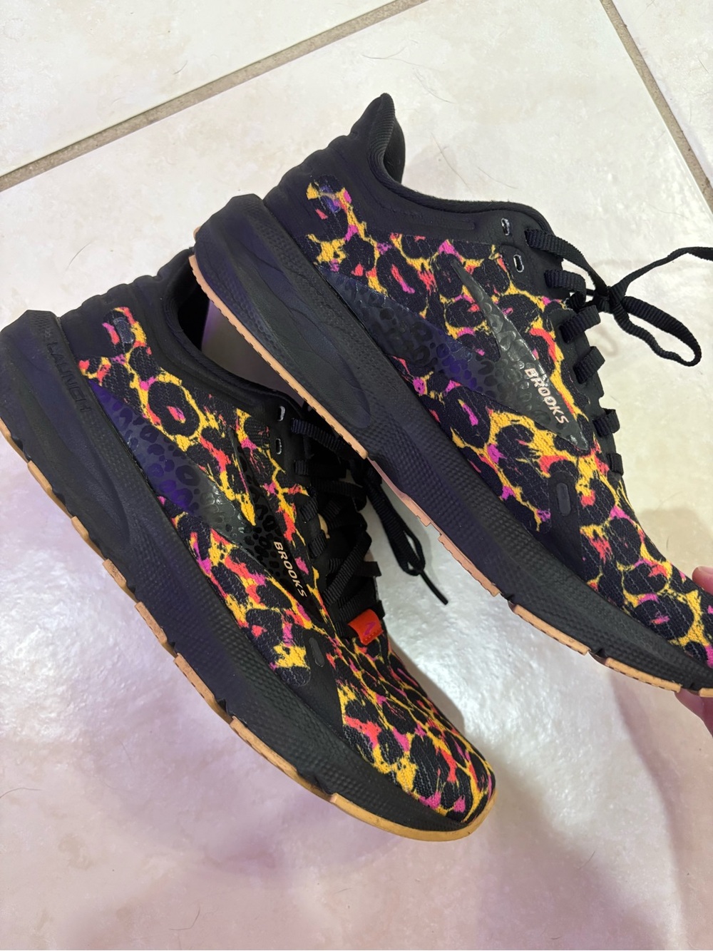 Leopard brooks